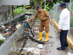 Tinjau Kondisi Drainase, Sekda Jefridin: Sampah Menumpuk Penyebab Banjir di Batam