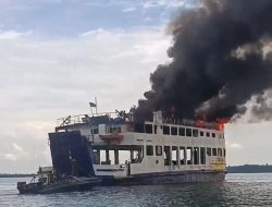 Kapal Roro yang Sedang Labuh Jangkar Terbakar di Pulau Kasam