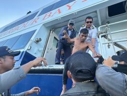 Terbalik Dihantam Ombak, Bakamla RI Selamatkan 3 Nelayan