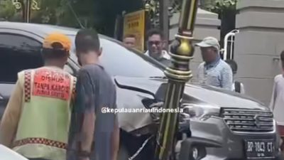 Viral Mobil Tabrak Lampu Jalan Depan Kaca Puri Tanjungpinang