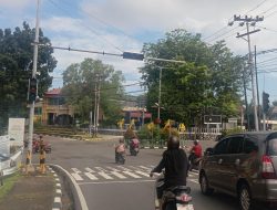 Traffic Light di Persimpangan Jalan Basuki Rahmat Kembali Mati, Pengendara Bingung dan Khawatir