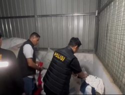 Polisi dan Bea Cukai Grebek Gudang Pakaian Bekas di Batam