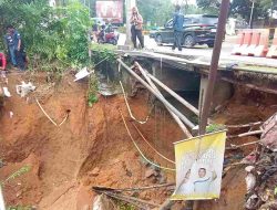 Bahu Jalan Simpang Kota Piring Tanjungpinang Amblas