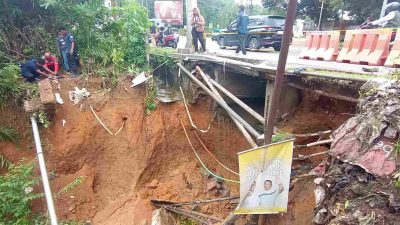 Suplai Air Bersih Terganggu Akibat Bahu Jalan Simpang Kota Piring Amblas