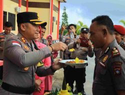 Pimpin Upacara Kenaikan Pangkat 30 Personel, Ini Pesan Kapolres Anambas
