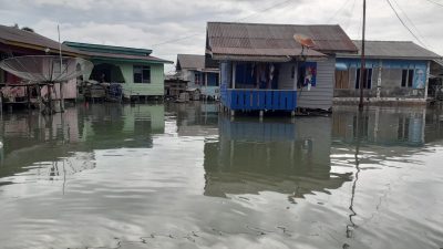 Warga Dabo Lama Waspada! Air Laut Pasang Besar disertai Hujan Angin Kencang