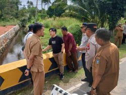 Akses Jembatan Pasar Kawal-Kangka Terhambat, Pemkab Bintan Respon Cepat Pasang Plat Penutup Badan Jalan