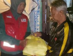 Palang Merah Indonesia Karimun Salurkan Makanan Untuk Korban Banjir