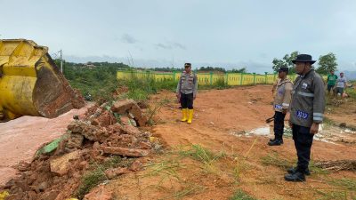 Sejumlah Makam di Kecamatan Tebing Amblas Akibat Hujan Deras