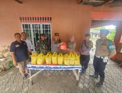 Polres Karimun Salurkan Bantuan Untuk Korban Banjir di Gg Awang Noor