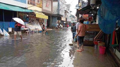 Pelantar 2 Tanjungpinang Dilanda Banjir Rob, Aktivitas Warga Terganggu