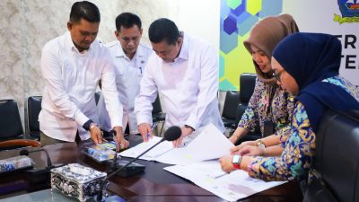 Sekda Bintan Lakukan Serah Terima Program SANIMAS Untuk Kecamatan Tambelan