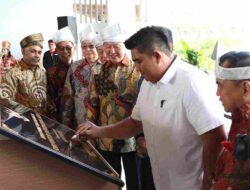 Bupati Roby Tandatangani Prasasti, Tandai Grand Opening Four Points by Sheraton Bintan