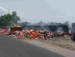 Sudah 8 Hari Sampah di TPS Tak Diangkut ke TPA, Warga Karimun Keluhkan Bau Busuk