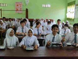 Dukung Asta Cita Presiden Prabowo, Cabjari Moro Bagikan Makan Siang Bergizi Gratis