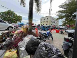 Sampah Menumpuk di Depan Pelabuhan Domestik Karimun, Belatung Berkeliaran ke Jalan