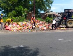 Tak jadi Manual, Dinas PU Karimun Masih Bantu DLH Bersihkan Sampah Menumpuk di TPS