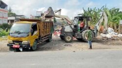 PMI Karimun Beraksi Lagi, Kerahkan Alat Berat, Dump Truck dan Relawan Atasi Tumpukan Sampah