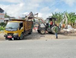 PMI Karimun Beraksi Lagi, Kerahkan Alat Berat, Dump Truck dan Relawan Atasi Tumpukan Sampah