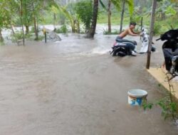 Salurkan Bantuan Terdampak Banjir Puryanti; Bantuan Dalam Bentuk Makanan Siap Saji