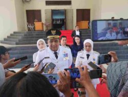 Tiba di Bandar Seri Bentan, Roby-Deby Disambut Prosesi Adat Pencak Silat dan Tepuk Tepung Tawar