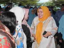 Buka Puasa Bersama di SMPN 12 Batam, Ketua TP PKK Erlita Amsakar Teoankan Pentingnya Berbagi dan Peduli