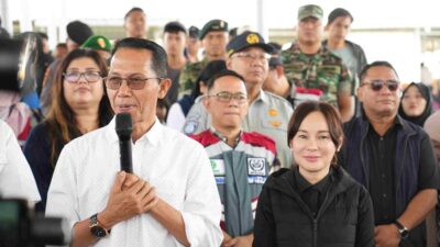 Beri Rasa Aman Kepada Masyarakat, Amsakar-Li Claudia Tinjau Arus Mudik di Pelabuhan dan Bandara