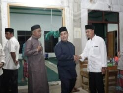 Bupati Lingga Bersama Rombongan Melaksanakan Sholat Tarawih di Masjid Nurussholah Kampung Melukap Laut