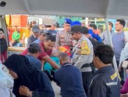 Polri Untuk Masyarakat, Personel Satpolairud dan Polsek Siantan Sigap Membantu yang Warga Sakit