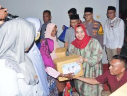 Bupati Bengkalis Kasmarni salurkan bantuan untuk masyarakat Kecamatan Pinggir
