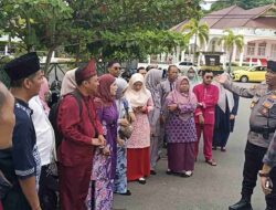 Menolak Dipekerjakan Paruh Waktu, Puluhan PTK Non-ASN Datangi Kantor Gubernur Kepri
