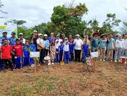 PT Astra Graphia Tbk Gandeng Gudem Bee Farm Tanam 1.000 Bibit Pohon Produktif di Desa Sri Bintan