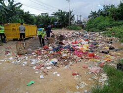 PT AGB Bersihkan Sampah Berserakan, Pemilik Tanah Sudah Tutup Akses Jalan