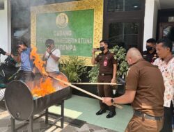 Kejari Anambas Musnahkan Sejumlah Barang Bukti Hasil Sitaan yang Telah Inkracht