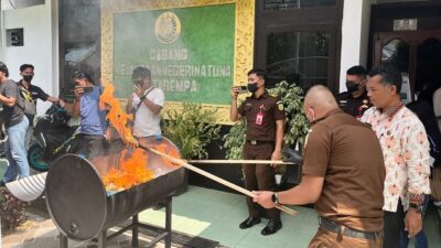 Kejari Anambas Musnahkan Sejumlah Barang Bukti Hasil Sitaan yang Telah Inkracht