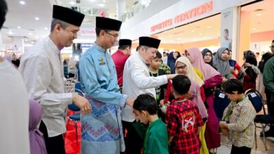 300 Anak Yatim Gembira Belanja Baju Raya Bersama Bupati Bengkalis