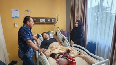 Kapolda Riau Jenguk Wakapolres Kuansing Korban Tabrak Saat Bubarkan Balap Liar