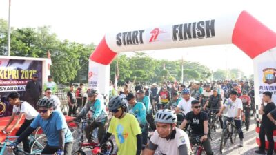 Ribuan Peserta Meriahkan Fun Bike HUT Bhayangkara ke-79 Polres Karimun