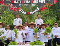 Rutan Karimun Panen Raya Kangkung dan Terong di Lahan SAE