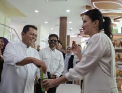Ansar Perkenalkan Budaya Melayu dan Produk UMKM Kepri ke Tiga Gubernur