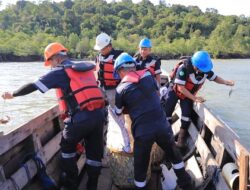 PT Timah Kembali Restocking Ratusan Kepiting Bakau di Perairan Kundur