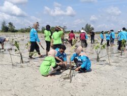 Sukses Menanam 75.000 Pohon di Bintan, Banyan Tree kembali Menanam 1.000 Bibit Mangrove di Pengudang