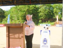 Deby Maryanti Buka Turnamen Sepak Bola Keter Mansur ke VII Tahun 2025