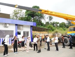 980 Reklame Liar di Batam Kota Berhasil Dibongkar, Li Claudia Didampingi Jefridin Pantau Penertiban Reklame Di Kecamatan Lubuk Baja