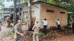 Bangunan Tak Berizin di Atas Drainase Disegel Satpol PP