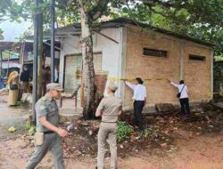 Bangunan Tak Berizin di Atas Drainase Disegel Satpol PP