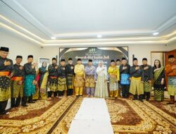 Kapolri Jenderal Listyo Sigit Terima Pinangan Anugerah Adat Ingatan Budi LAMR
