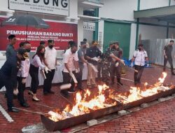 Kejaksaan Negeri Karimun Musnahkan Jutaan Batang Rokok