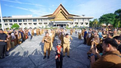 Gubernur Riau dan Jajaran ASN Ikut Menari Bareng Bocah Viral Dikha, Promosikan Pacu Jalur