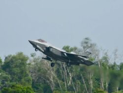 F-16 TNI AU ‘Bertempur’ Lawan F-35 RAAF dalam Latihan Bersama Elang Ausindo di Pekanbaru